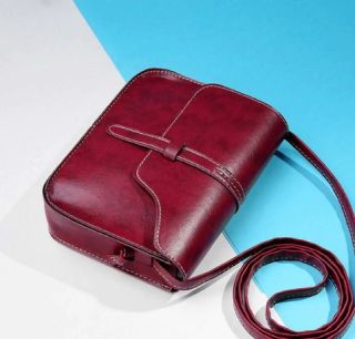 Crossbody kabelka vínová